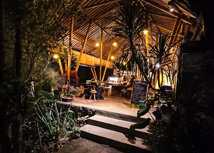 Campismo de Luxo Desa Eko Munduk